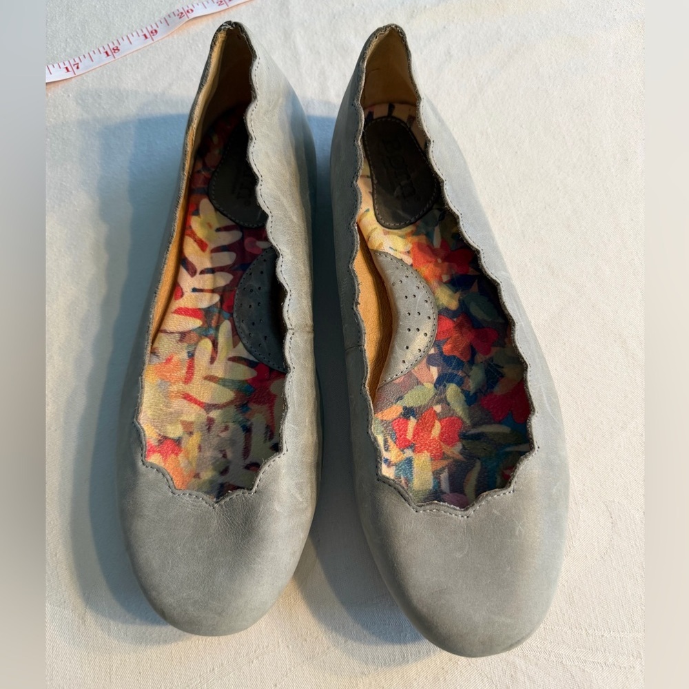 Born Women's Gray Scalloped Flats Sz 8